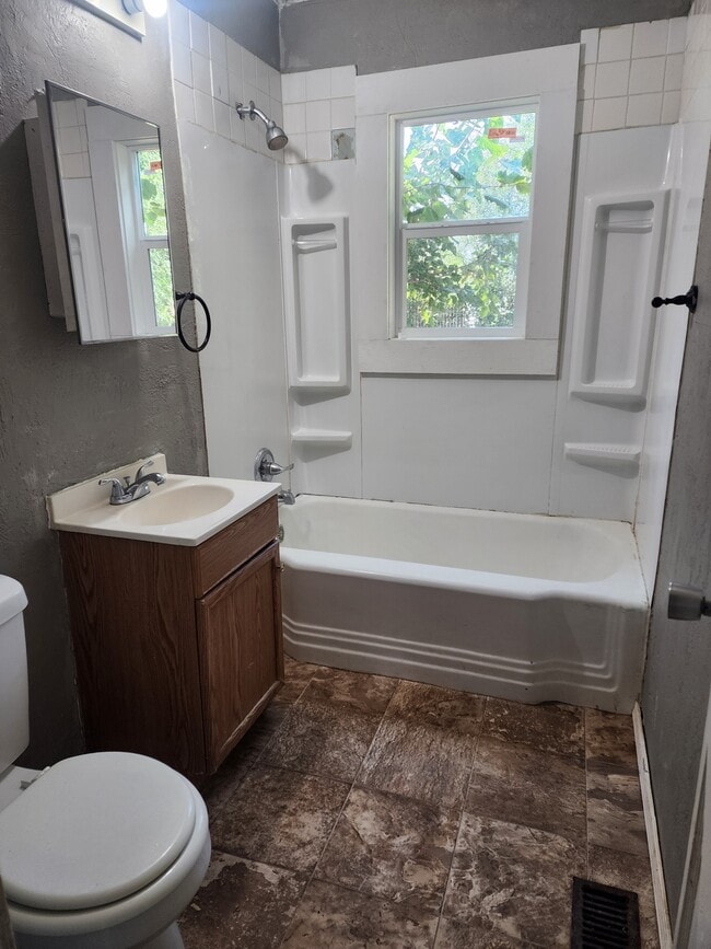 Photo - 1333 W Hudson Dr