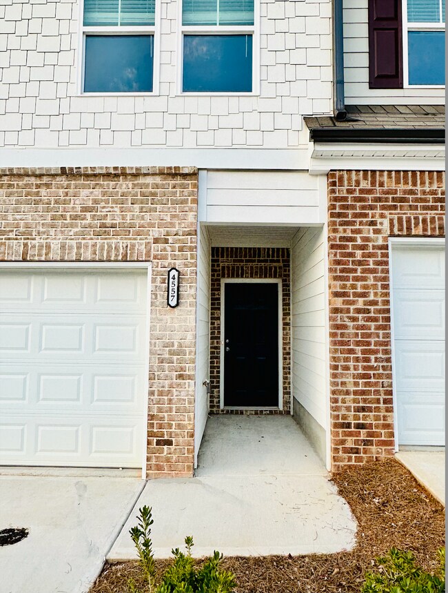 4557 Ln Townhome Townhome Rental in Oakwood GA