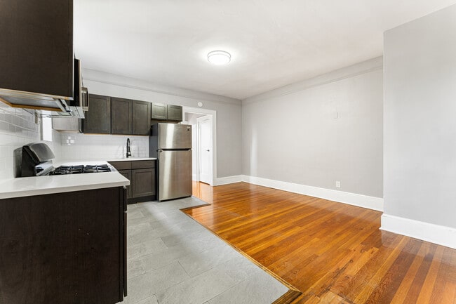 Building Photo - 758 Jersey Ave Unit E4
