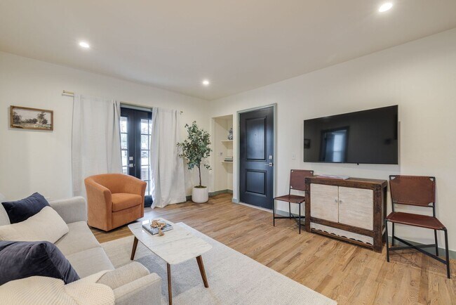 Photo - Welcome to this charmingly updated 2 Bedroom 1 Bathroom Bungalow Located in the Historic Jefferso...