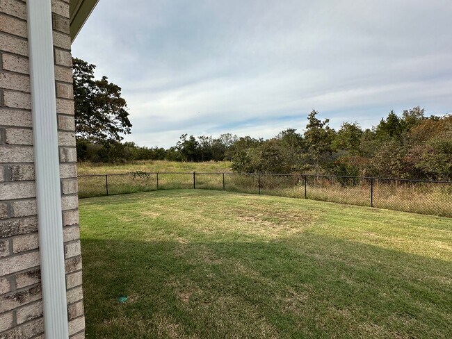 Photo - Lovely 3 Bedroom, 2 Bathroom on a 1.39 woo...