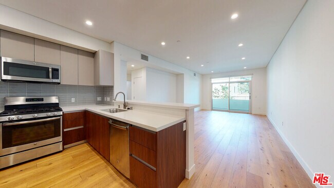 Photo - 938 Orange Grv Ave Unit 402