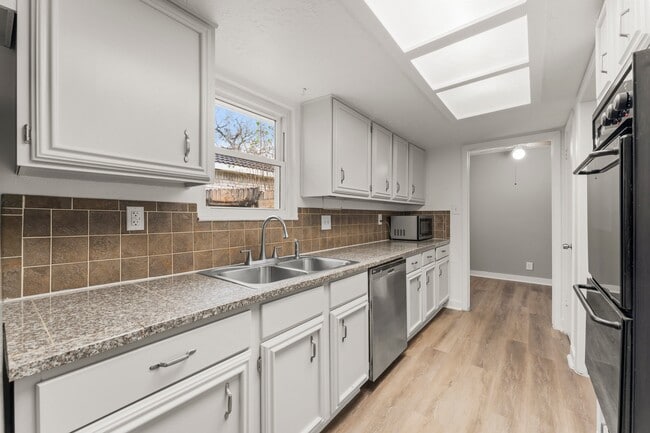 Photo - 5542 Ashgate Dr