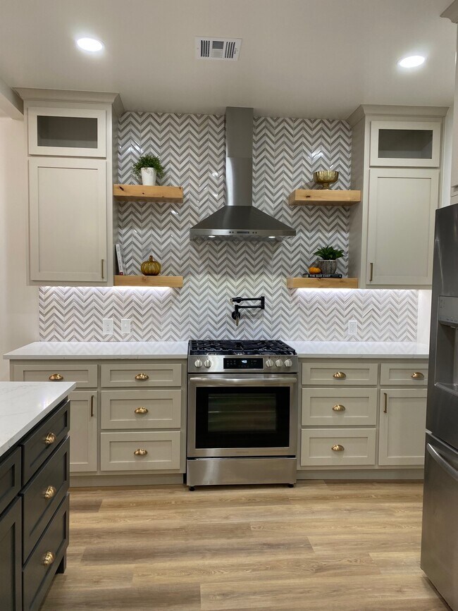 Photo - 549 N Tacoma Ave