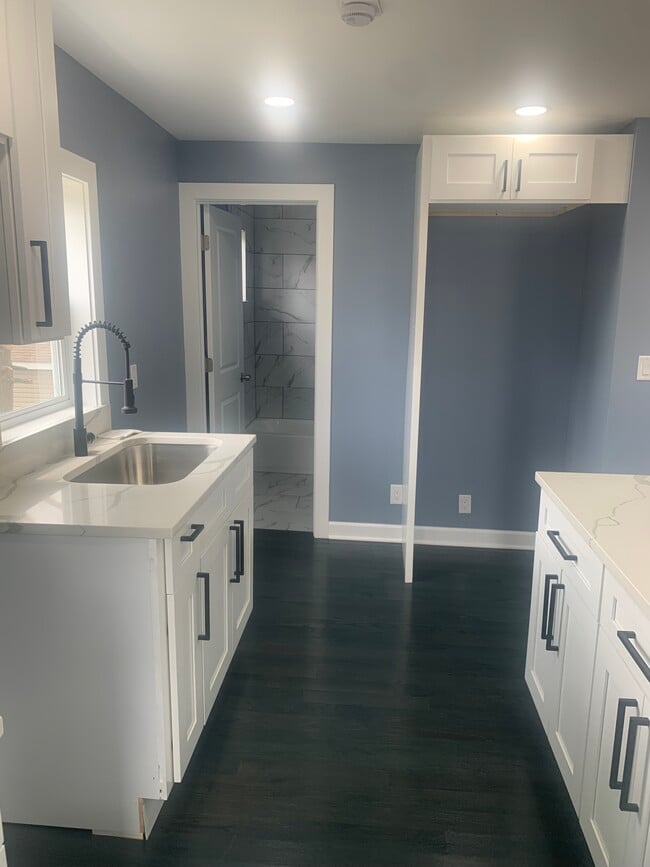 Building Photo - 3914 Sheffield Ave Rental