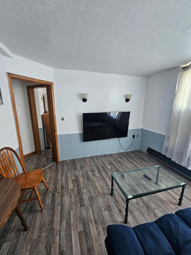 Building Photo - 311 E Thayer Ave Rental