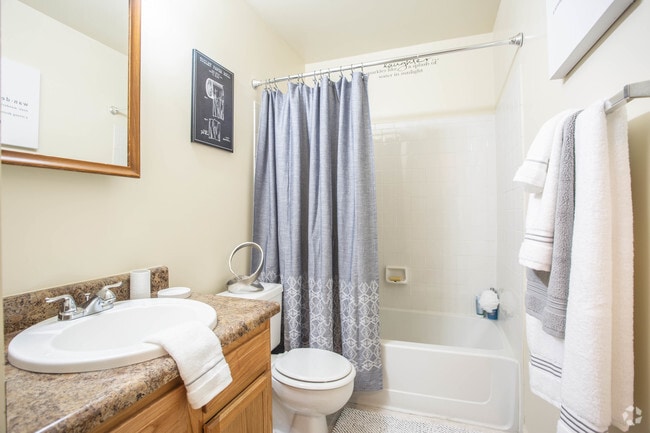 2BR,2BA,-1100SF - Hunter's Mill Apartments