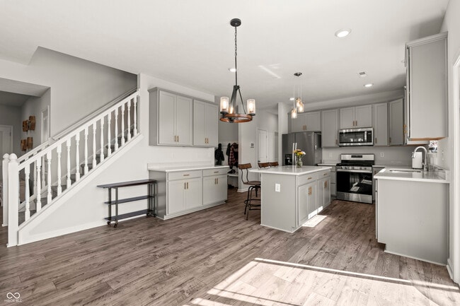 Photo - 1399 Hat Band St