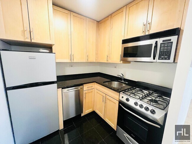 Building Photo - Fourth Avenue Unit PHN00 Rental