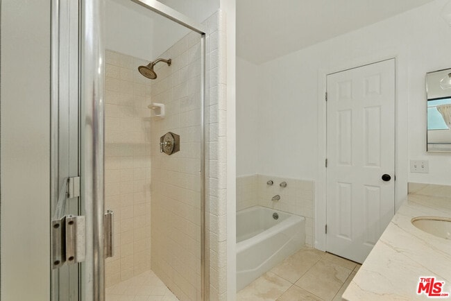 Photo - 1640 S Bentley Ave Unit 2