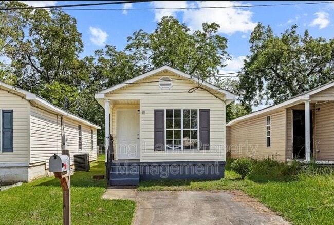 Photo - 725 3rd Ave N