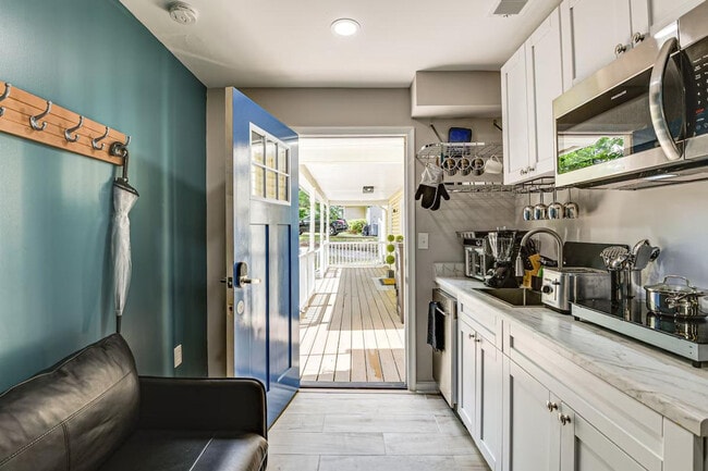 Photo - 6604 Oak St Unit ID1385625P