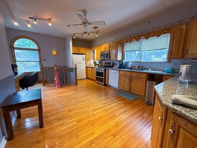 Building Photo - 56 Bowdoin St Rental