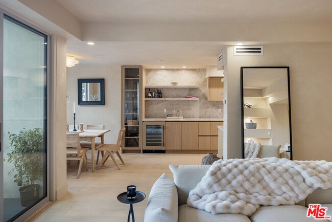 Photo - 818 N Doheny Dr Unit 205