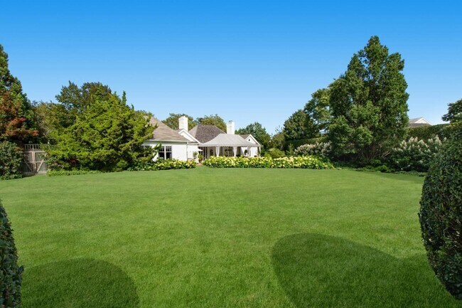 Photo - 171 Wyandanch Ln