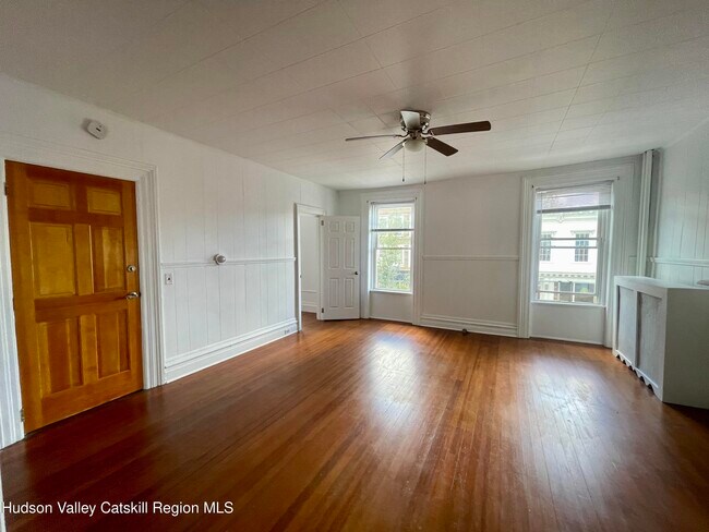 Photo - 320 Warren St