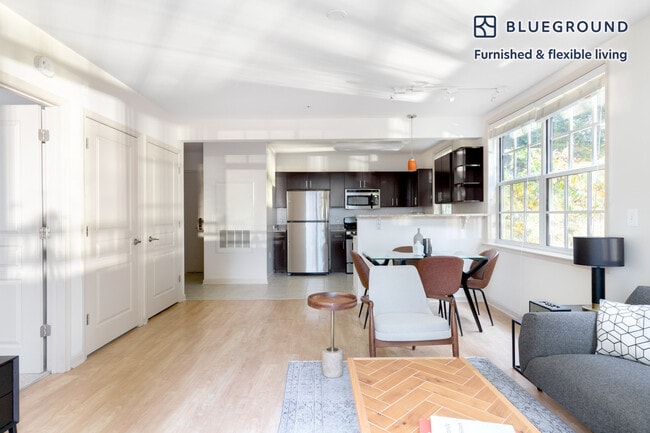 Photo - 925 N Garfield St Unidad FL2-ID237