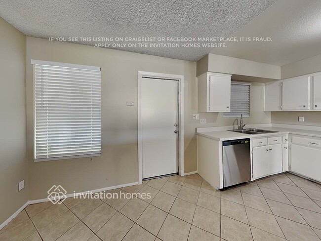 Photo - 1020 W Halstead Dr