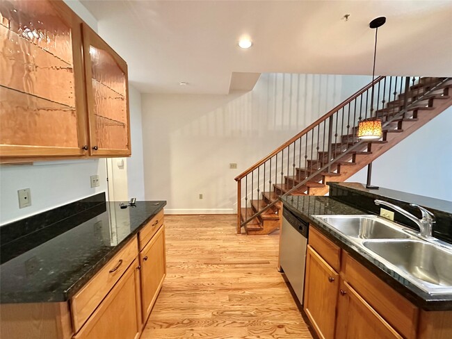 Photo - 1602 Elgin St Unit 13