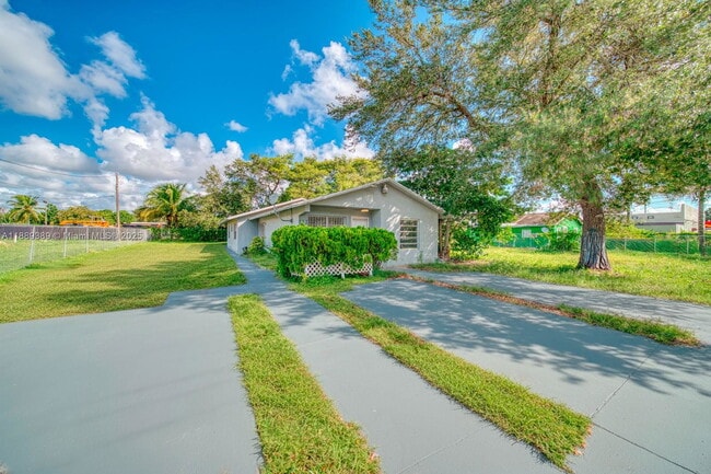 Building Photo - 757 NW 95th Terrace Unit 757