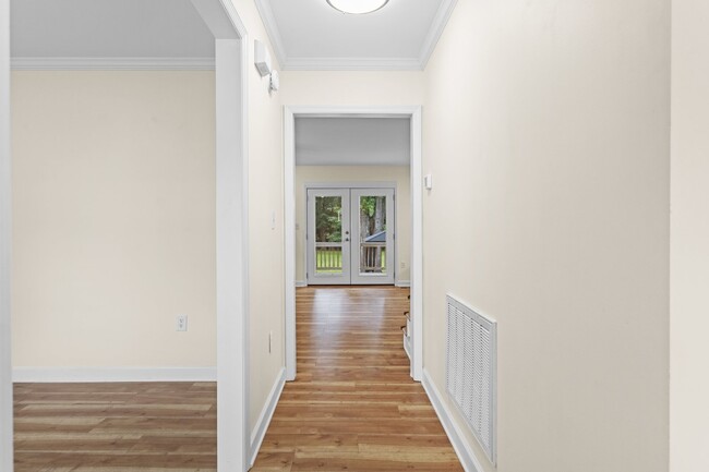Photo - 4 Bedroom 2.5 Bathroom located in Creeks Edge