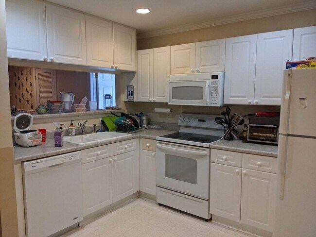 Photo - 3 Bedroom, 3 Bath condo! Walking distance ...