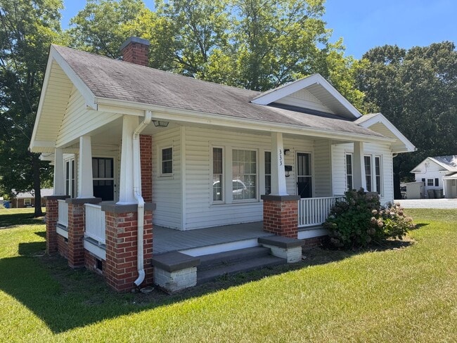 Building Photo - 3 Bed, 1 Bath Newly Renovated Home in Asheboro!