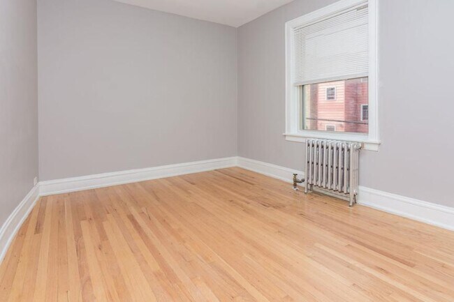 Photo - 3 bedroom in Chicago IL 60649 Unit 1B