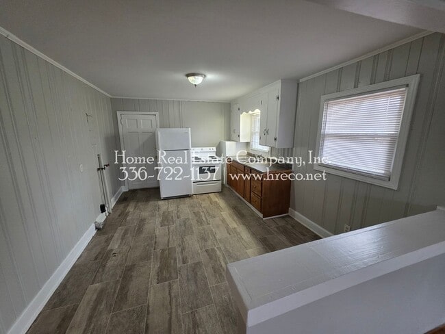 Photo - 2418 Newark St