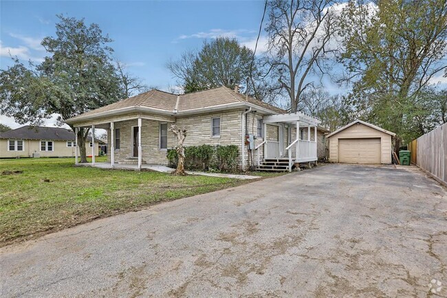 Building Photo - 302 S Winfree St Rental