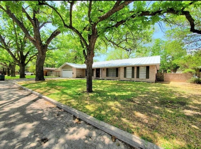 Building Photo - 21 Larkwood Ln