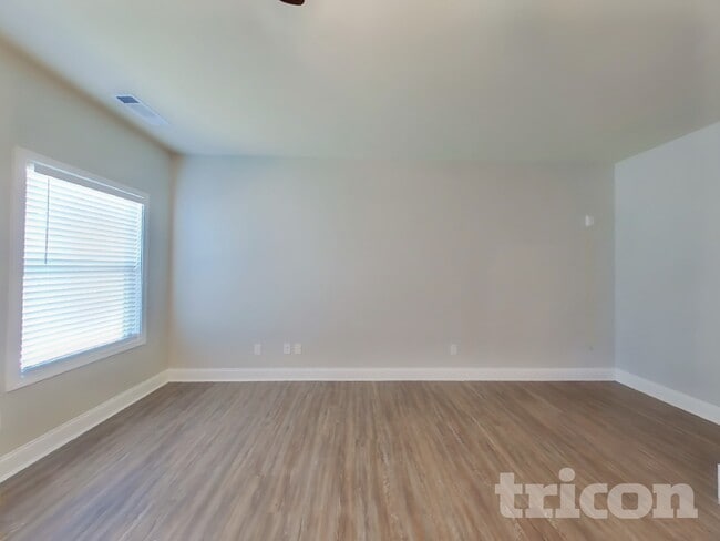 Photo - 131 Huntsman Dr