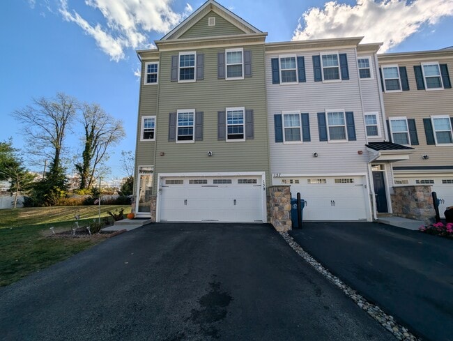 Photo - 139 Mercer Ct Townhome