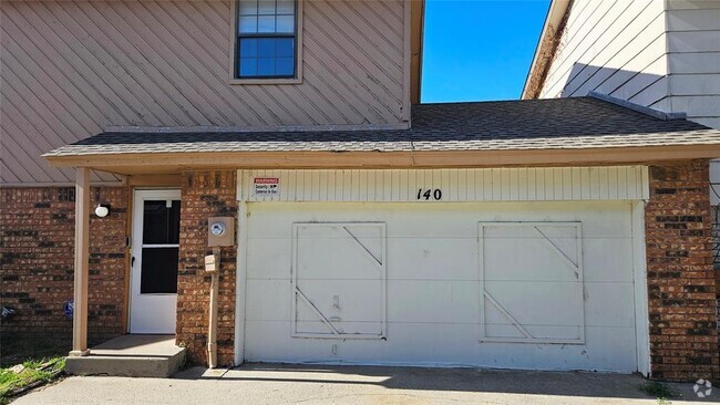 Building Photo - 8300 NW 10th St Rental