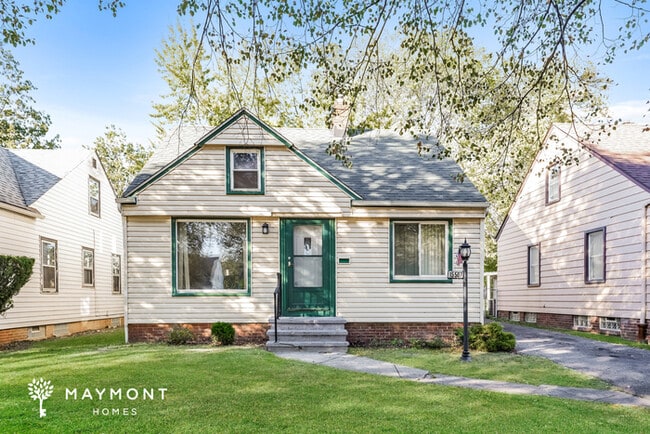 Building Photo - 15507 Cloverside Ave