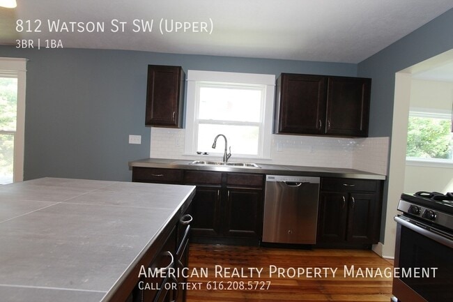 Photo - 812 Watson St SW