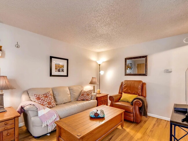 Photo - North Washington park one bedroom / one bath Apartment for rent Unit 203