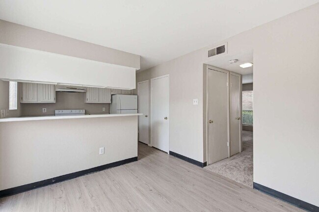 Photo - 2120 Wilcrest Dr Unit 108