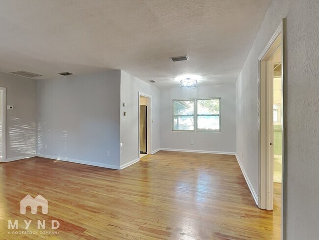 Photo - 809 Woodside Ave