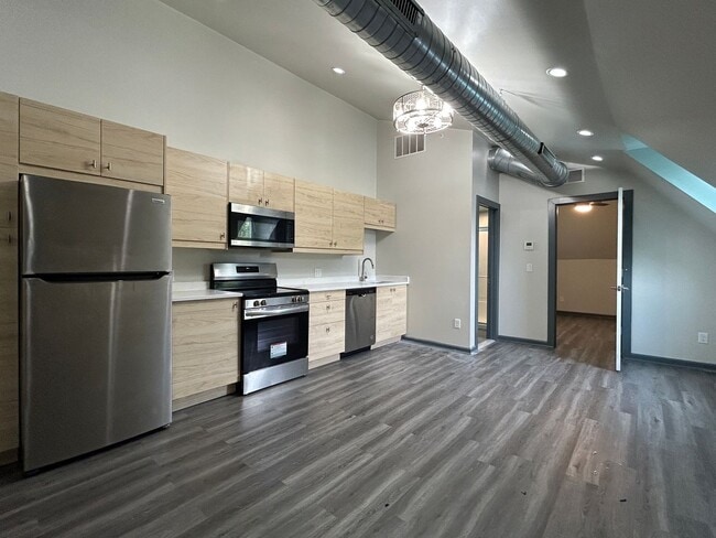 Building Photo - 50 E Utica St Unit 3C