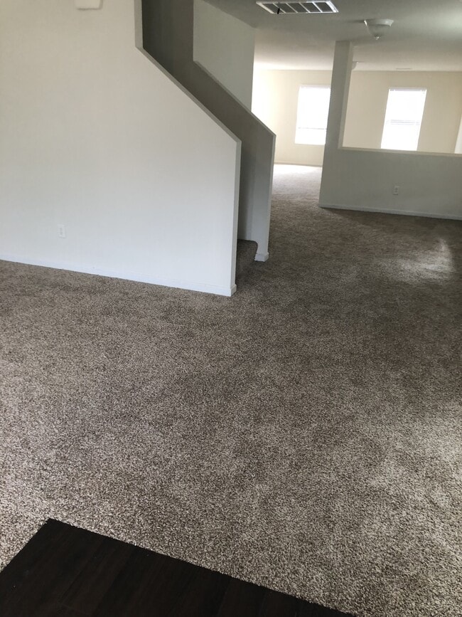 Photo - 204 Valleyside Dr NE