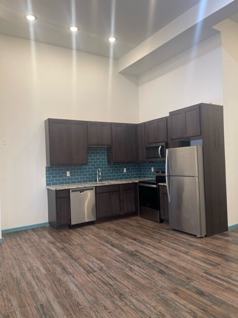 Kitchen Area - 976 Bush Ave Apartments Unit 102