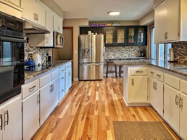 Building Photo - 6233 Parnell Ave