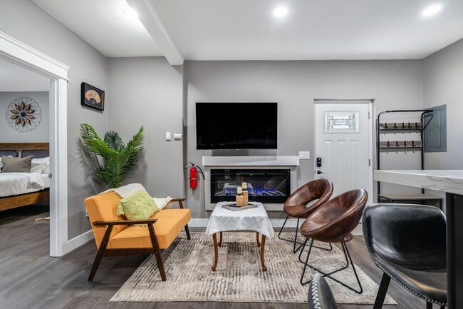 Photo - 21031 NE 4th St Unit SI ID1035936P