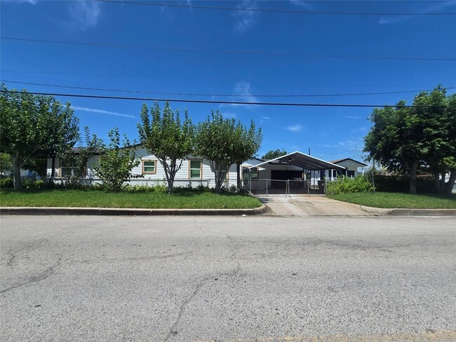 Photo - 5102 Avenue L