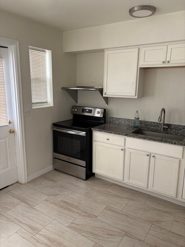 Photo - 740 N Grandview Ave Unidad 2