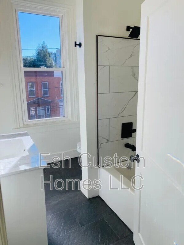 Photo - 11 E Walnut St