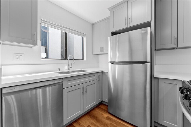 Photo - 448 W Windsor Rd Unit 04