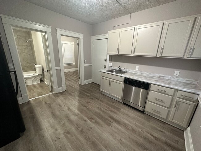 Photo - 3026 Monroe Ave