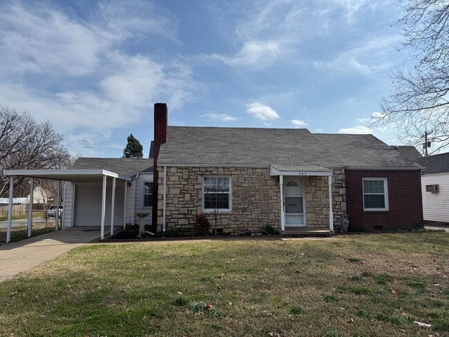 Photo - 2 Bedroom fenced yard with BONUS Room